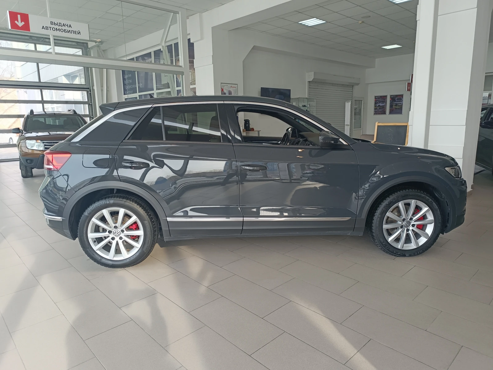 Volkswagen T-Roc, 2019г, полный привод, робот