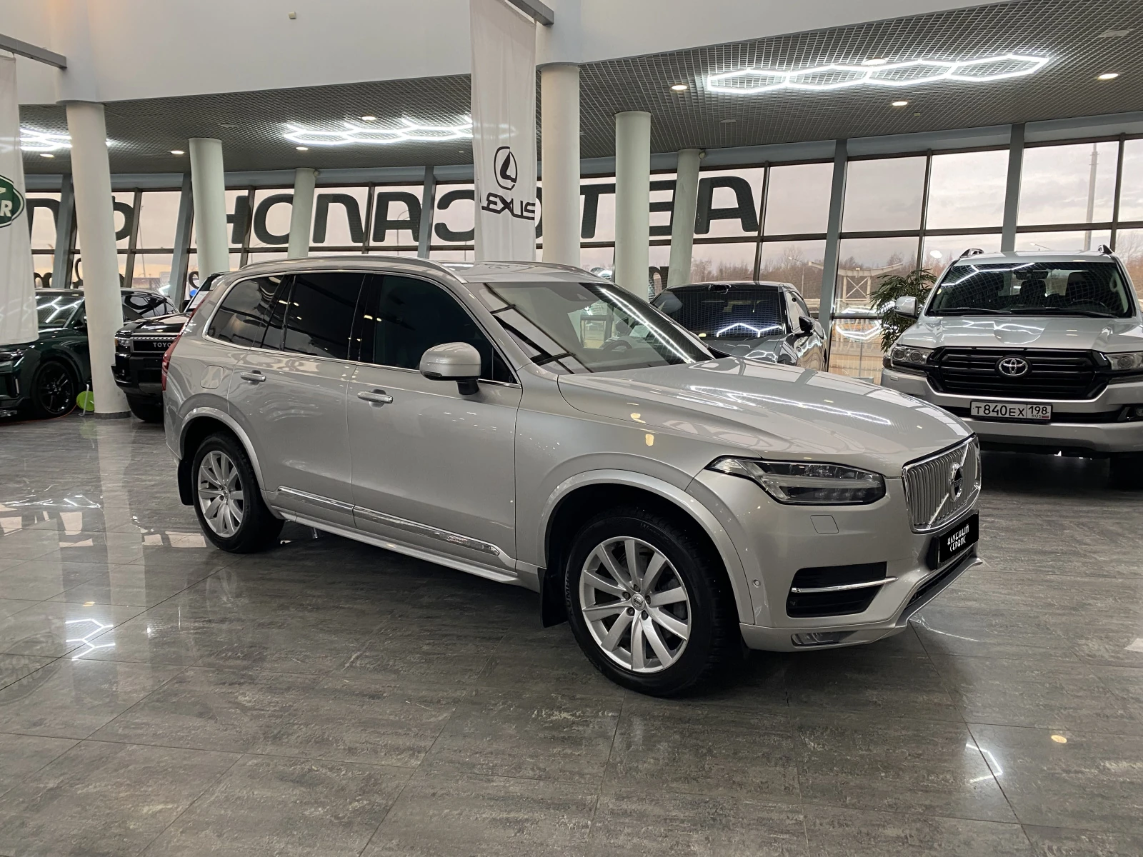Volvo XC90, 2017г, полный привод, автомат