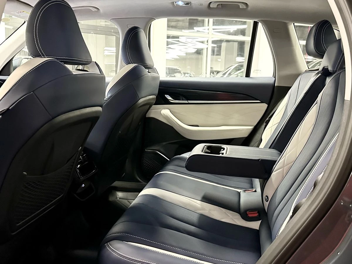 Geely Monjaro, 2022г, передний привод, автомат