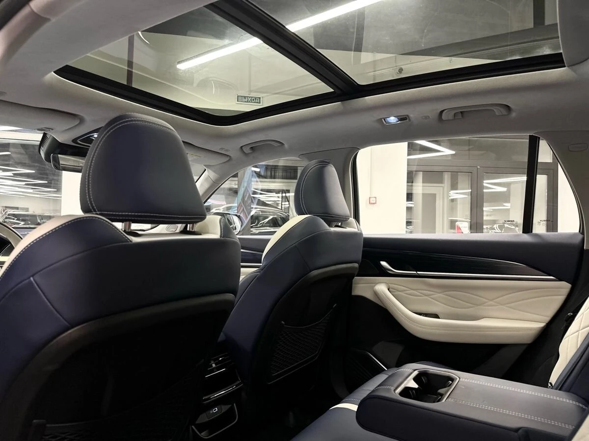 Geely Monjaro, 2022г, передний привод, автомат