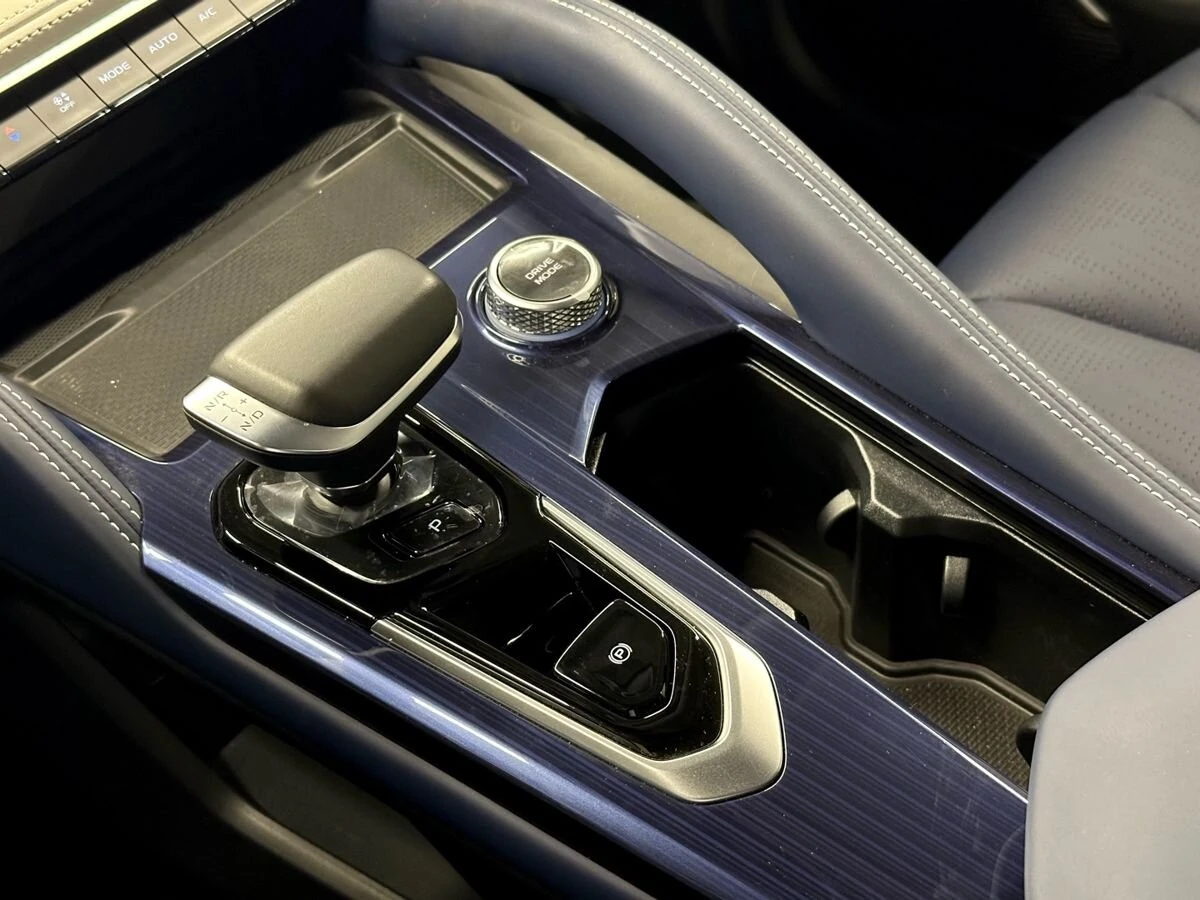 Geely Monjaro, 2022г, передний привод, автомат