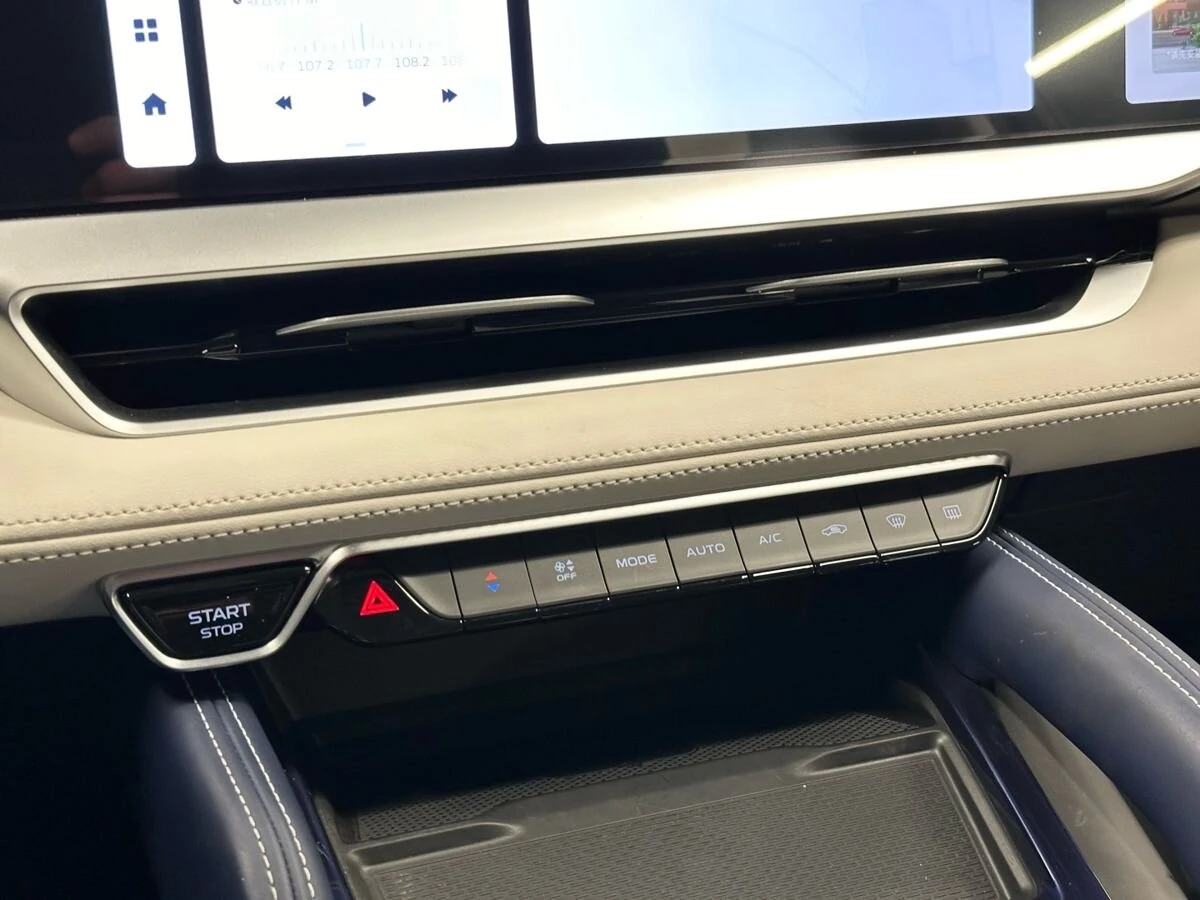 Geely Monjaro, 2022г, передний привод, автомат