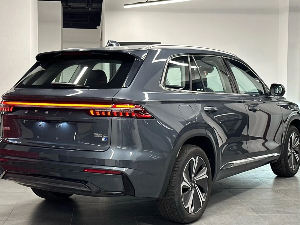 Geely Monjaro, 2022г, передний привод, автомат