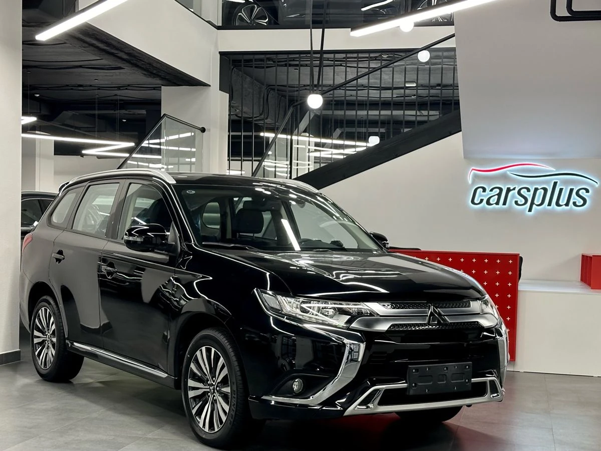 Mitsubishi Outlander, 2022г, передний привод, вариатор