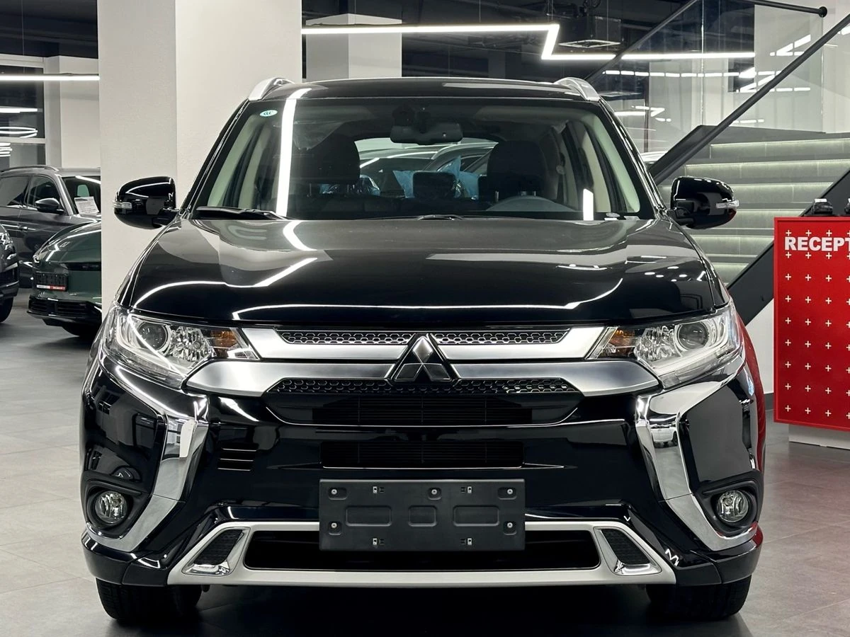 Mitsubishi Outlander, 2022г, передний привод, вариатор