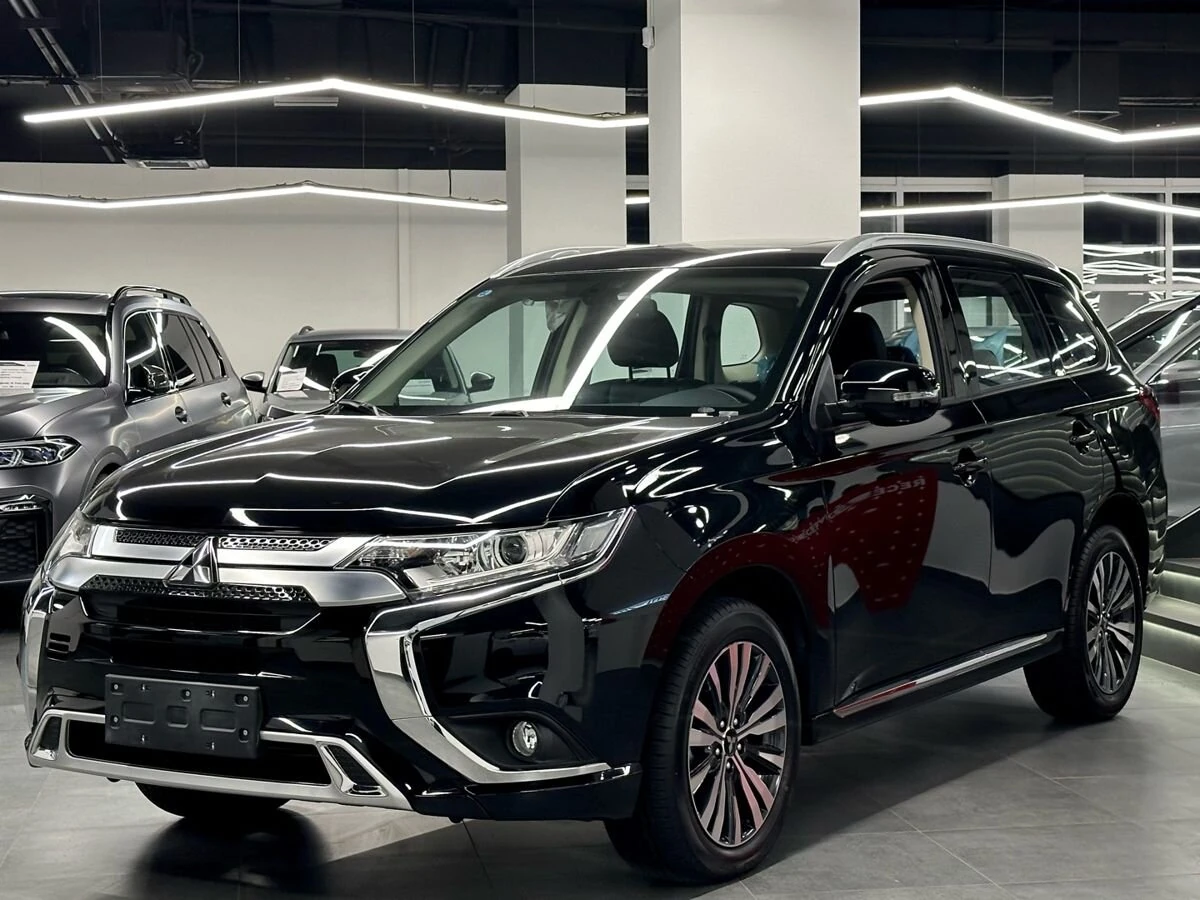 Mitsubishi Outlander, 2022г, передний привод, вариатор