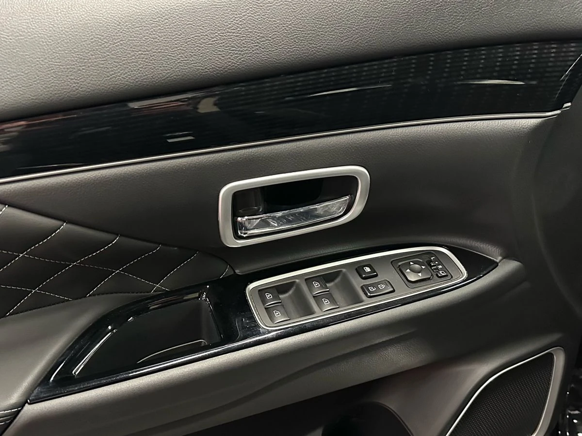 Mitsubishi Outlander, 2022г, передний привод, вариатор