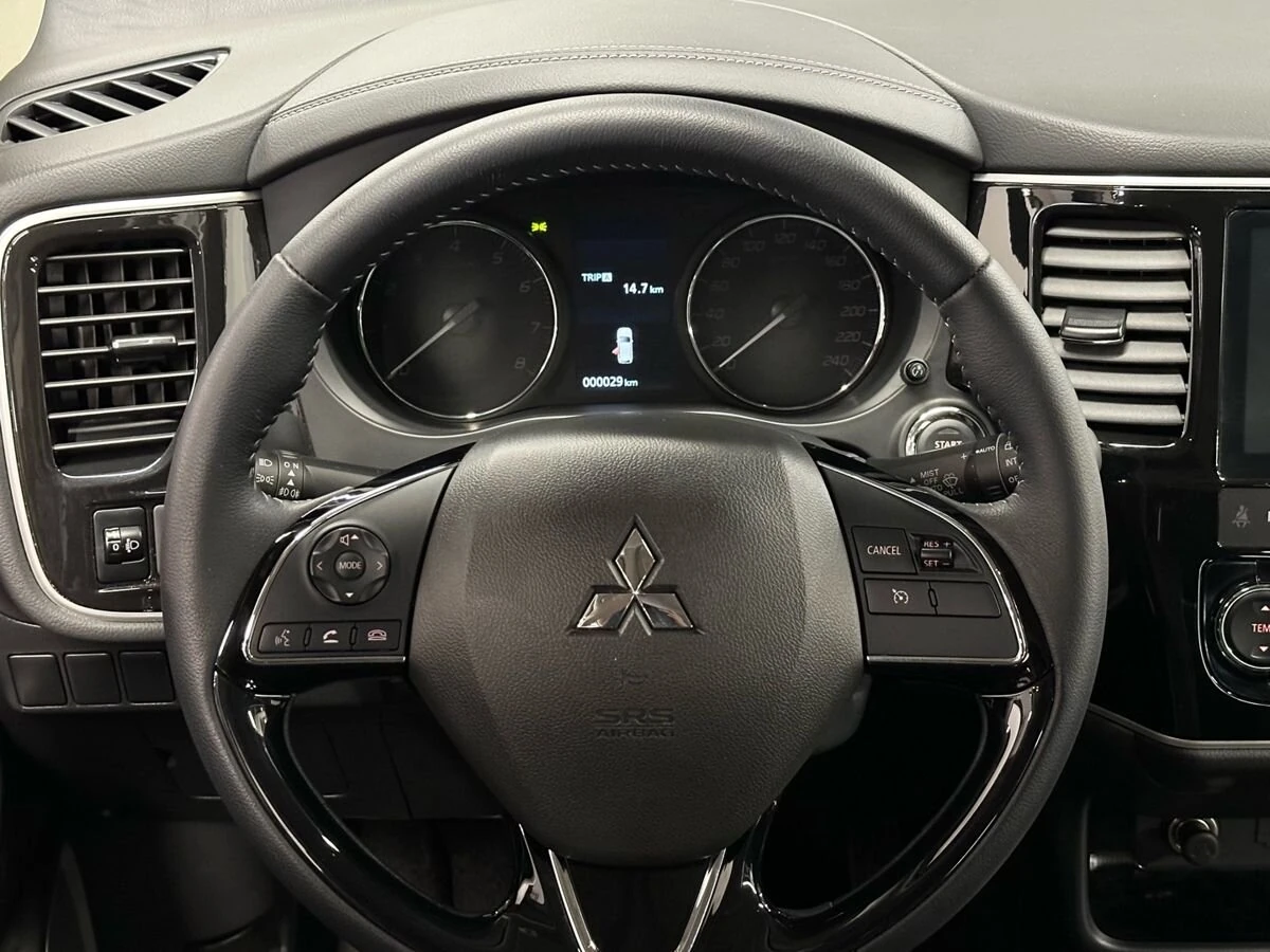 Mitsubishi Outlander, 2022г, передний привод, вариатор