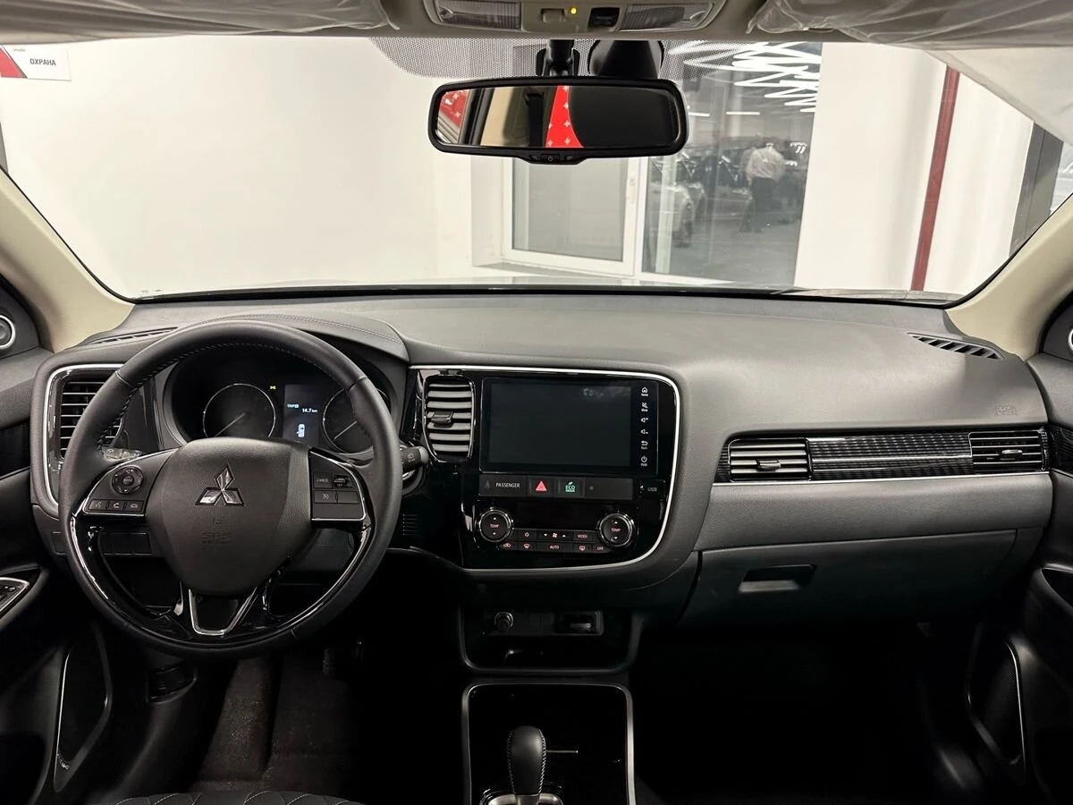 Mitsubishi Outlander, 2022г, передний привод, вариатор