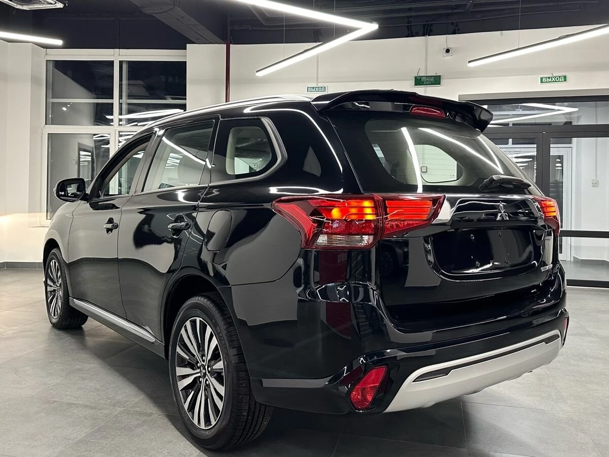 Mitsubishi Outlander, 2022г, передний привод, вариатор