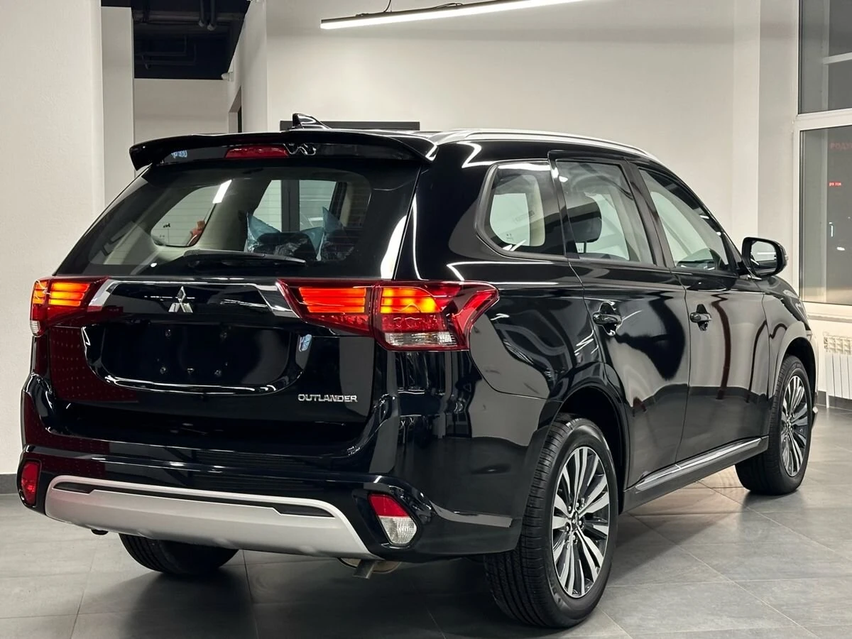 Mitsubishi Outlander, 2022г, передний привод, вариатор