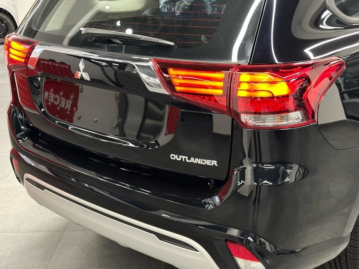 Mitsubishi Outlander, 2022г, передний привод, вариатор