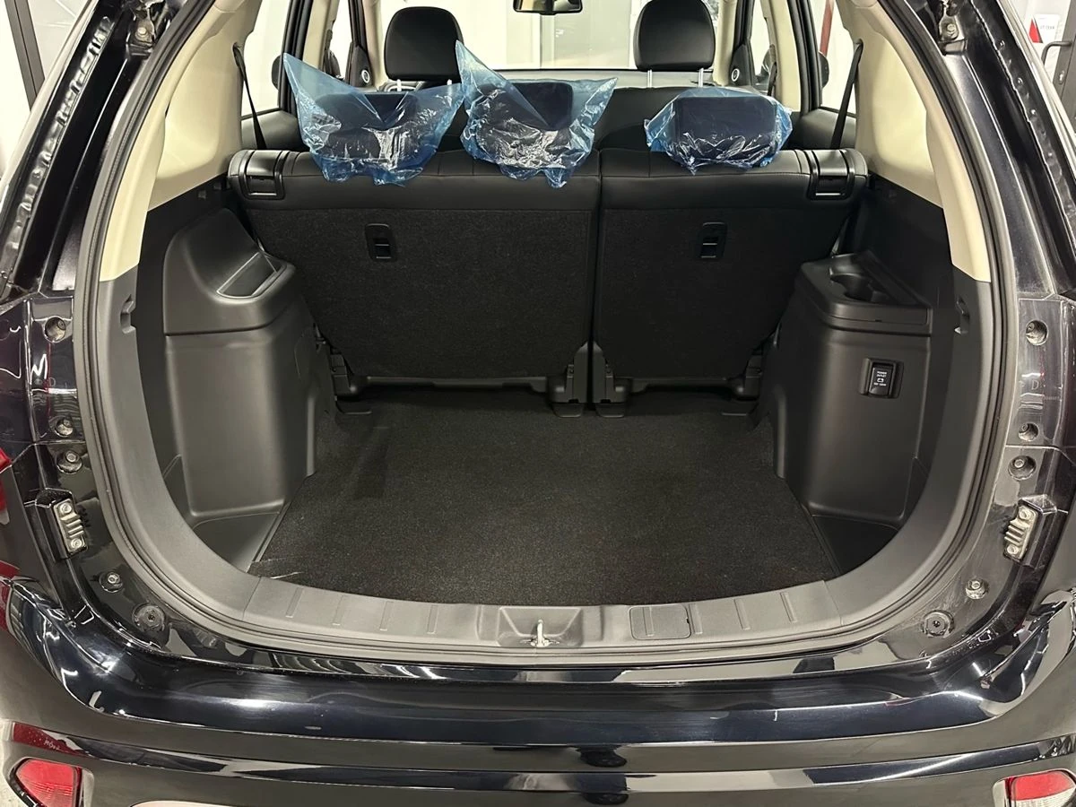 Mitsubishi Outlander, 2022г, передний привод, вариатор