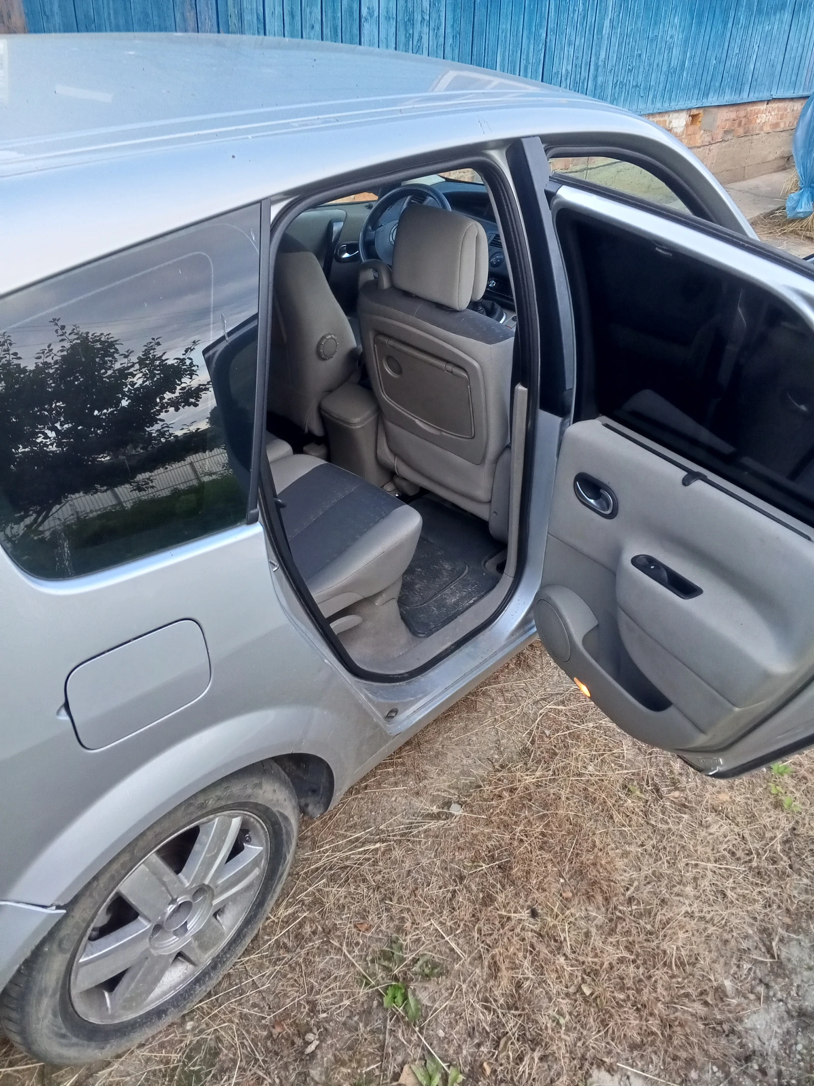 Renault Scenic, 2006г, передний привод, механика