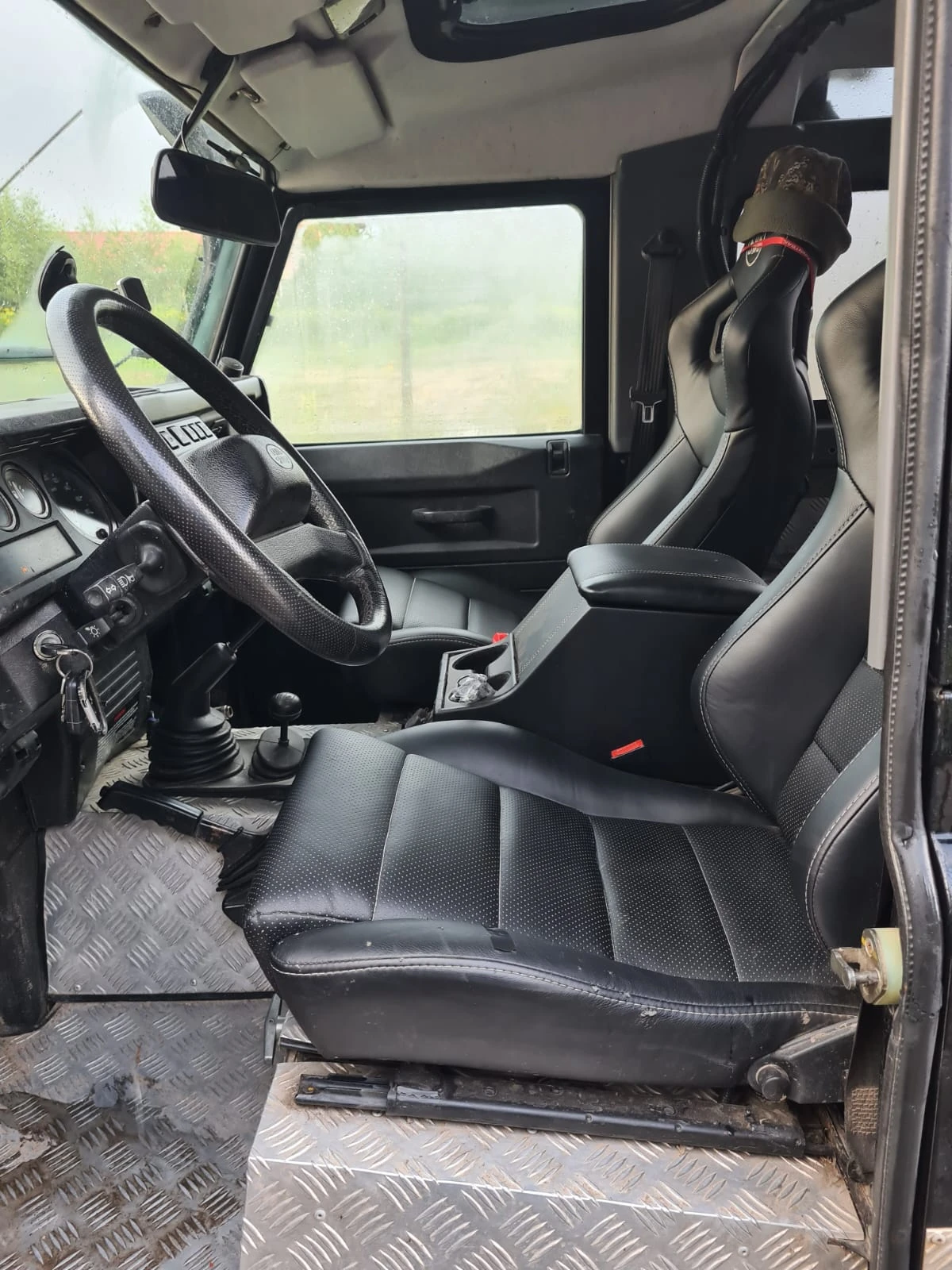 Land Rover Defender, 2006г, полный привод, механика