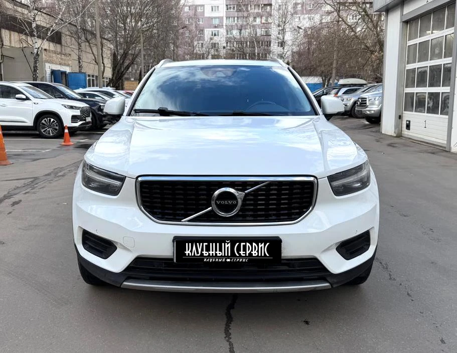 Volvo XC40, 2020г, полный привод, автомат