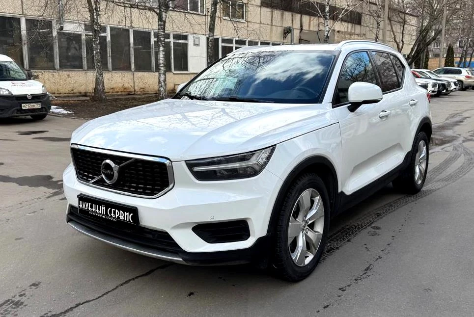 Volvo XC40, 2020г, полный привод, автомат
