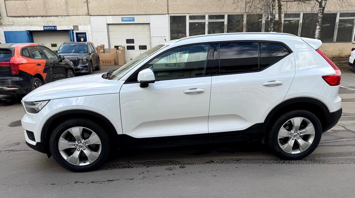 Volvo XC40, 2020г, полный привод, автомат