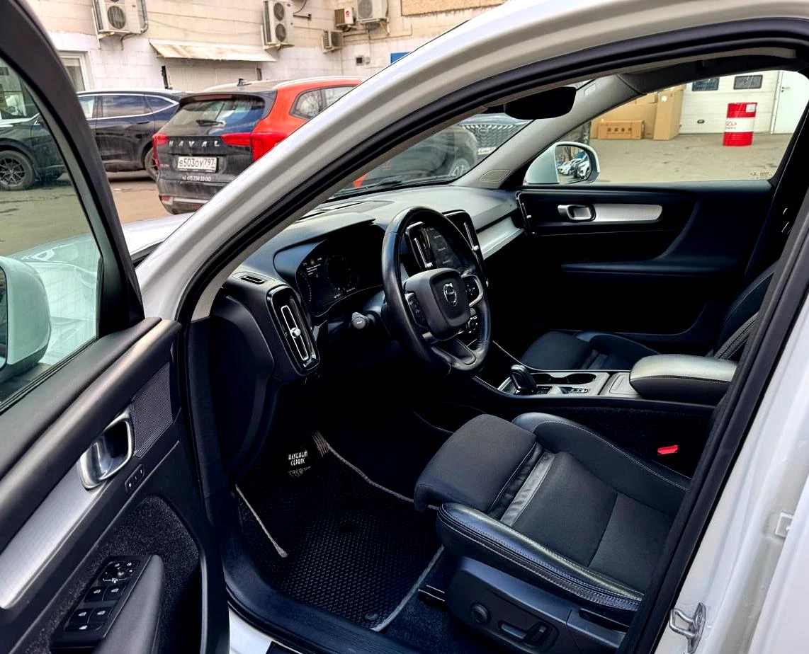 Volvo XC40, 2020г, полный привод, автомат