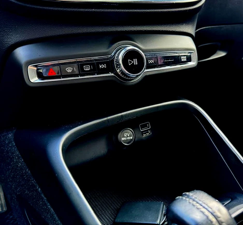 Volvo XC40, 2020г, полный привод, автомат