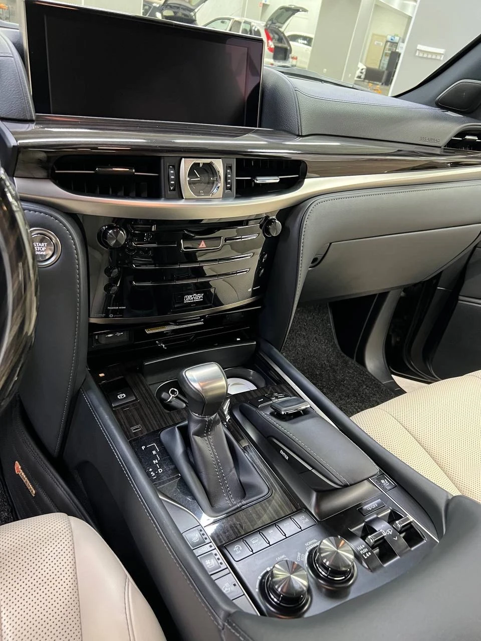 Lexus LX, 2019г, полный привод, автомат
