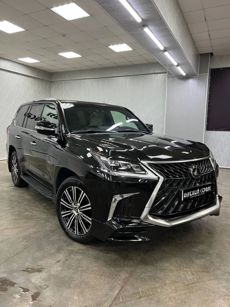 Lexus LX, 2019г, полный привод, автомат