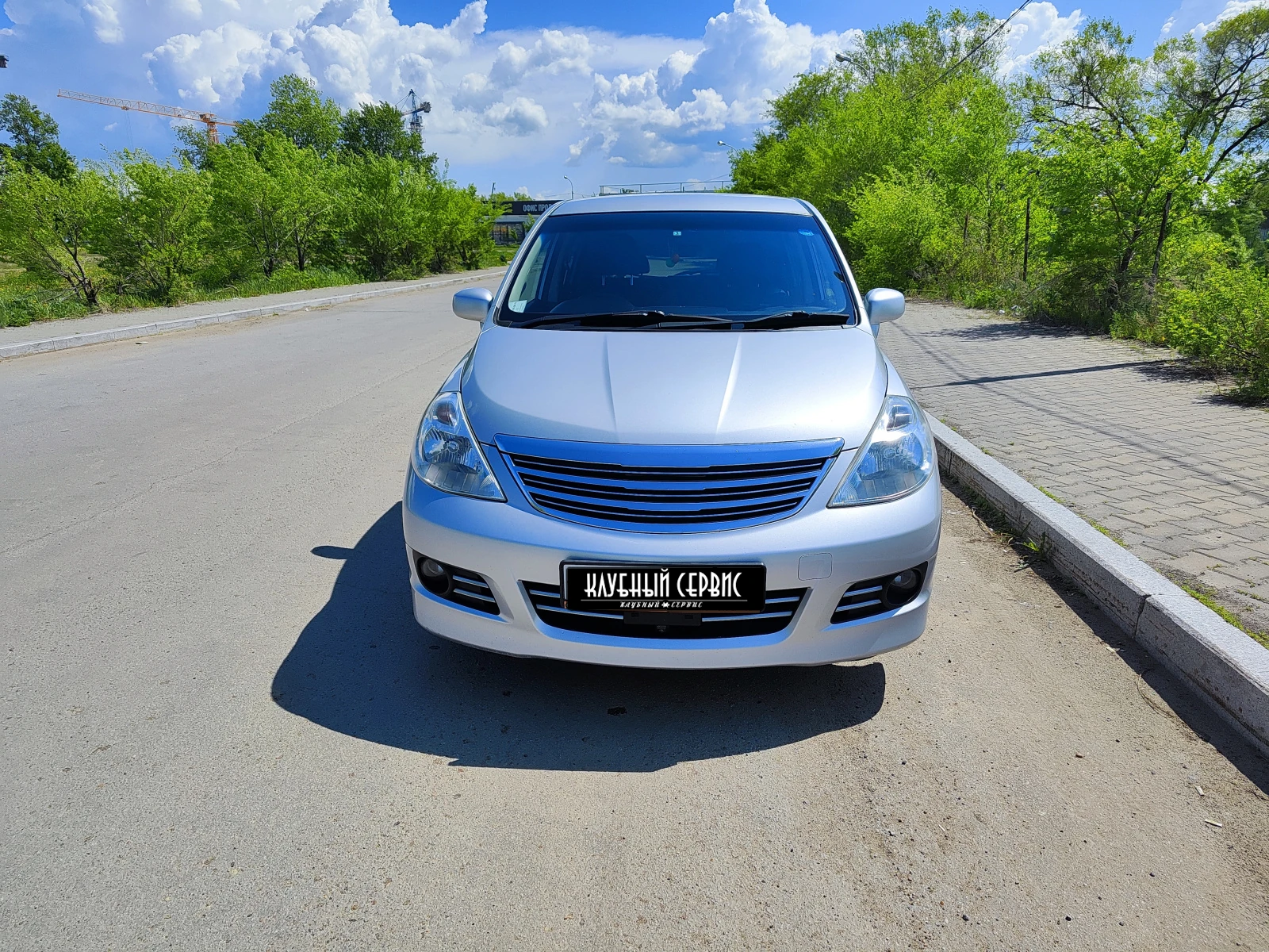 Nissan Tiida, 2010г, передний привод, автомат