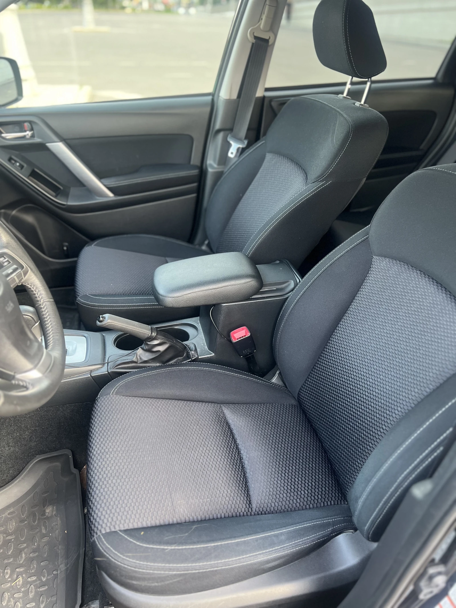 Subaru Forester, 2015г, полный привод, вариатор