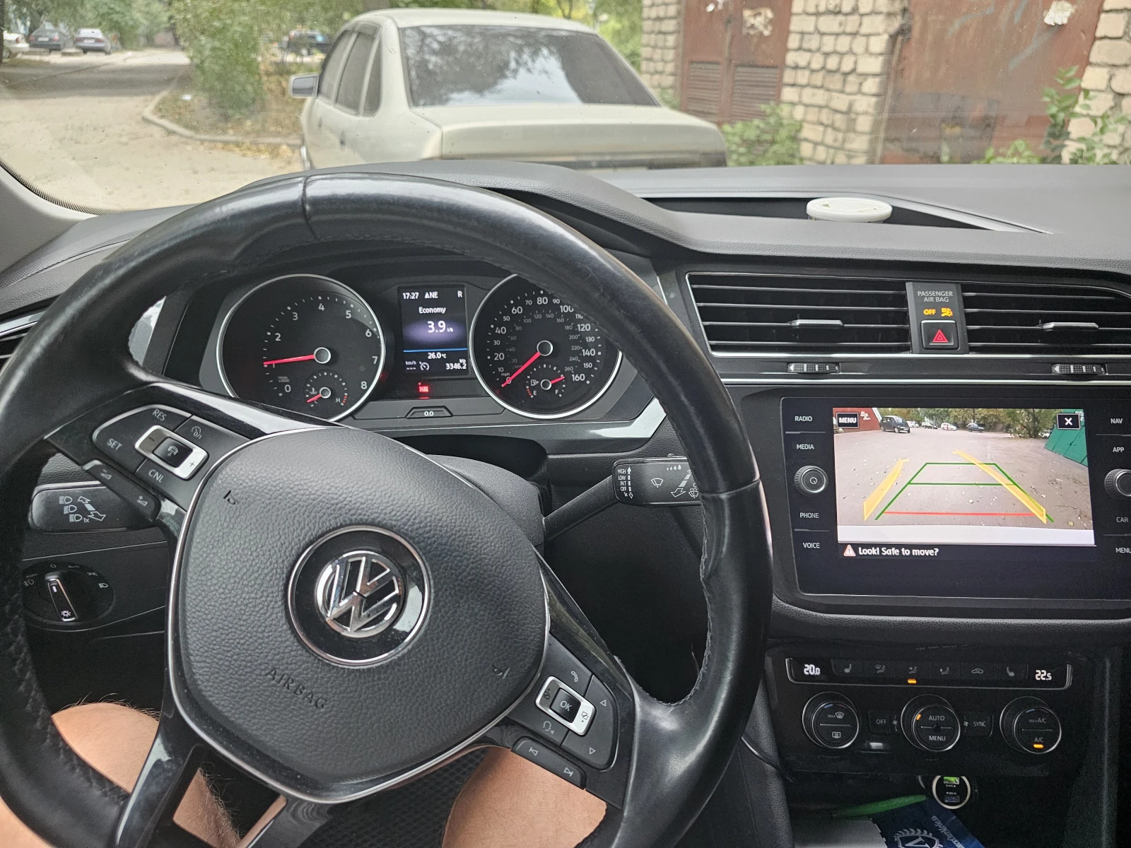 Volkswagen Tiguan, 2018г, передний привод, автомат
