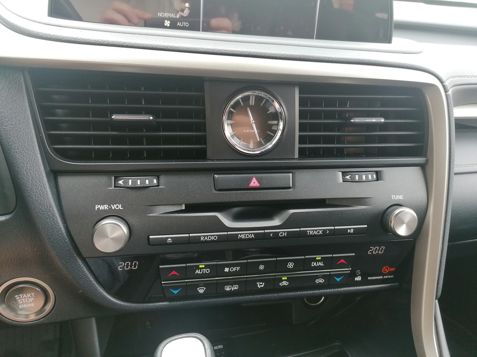 Lexus RX, 2021г, полный привод, автомат