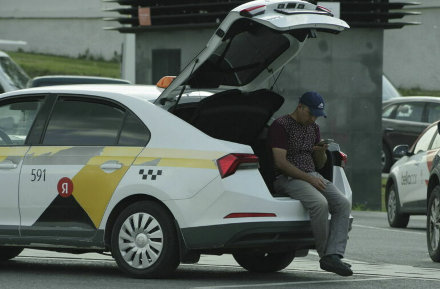 В Госдуме предложили увеличить штрафы для таксистов-мигрантов!