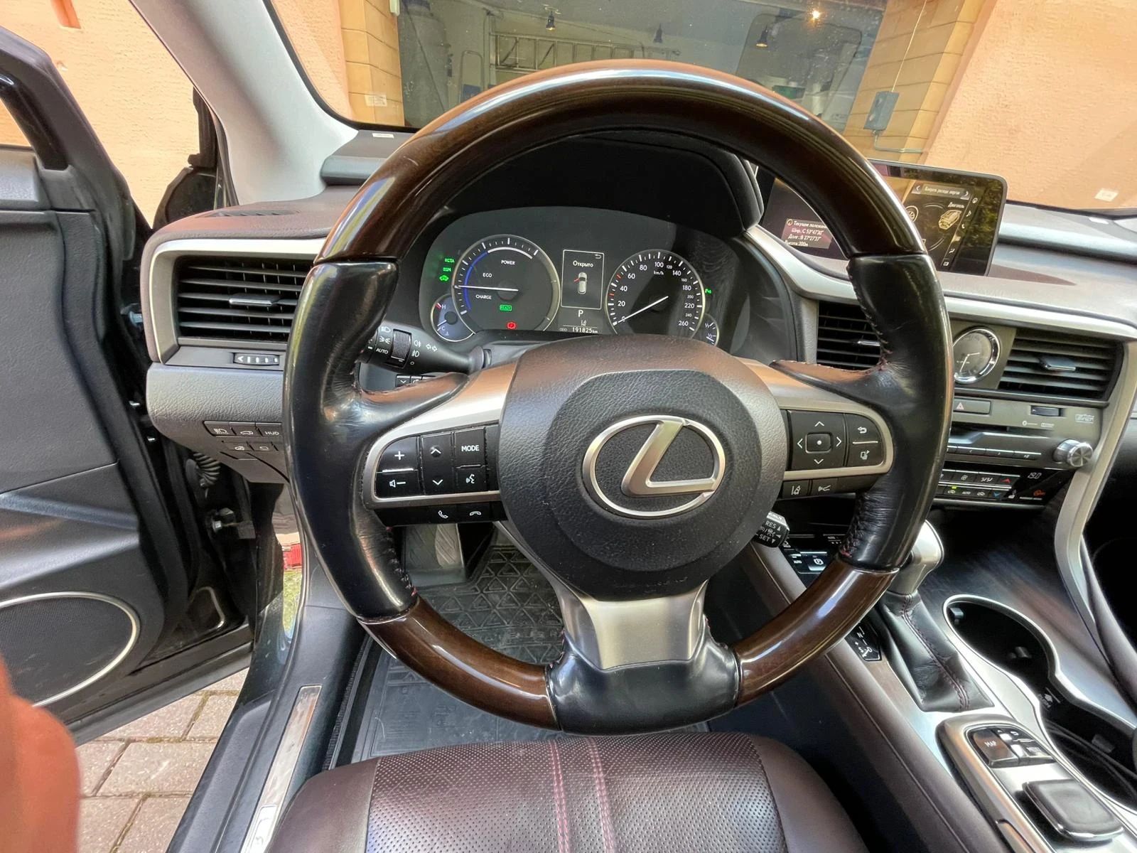 Lexus RX, 2017г, полный привод, вариатор