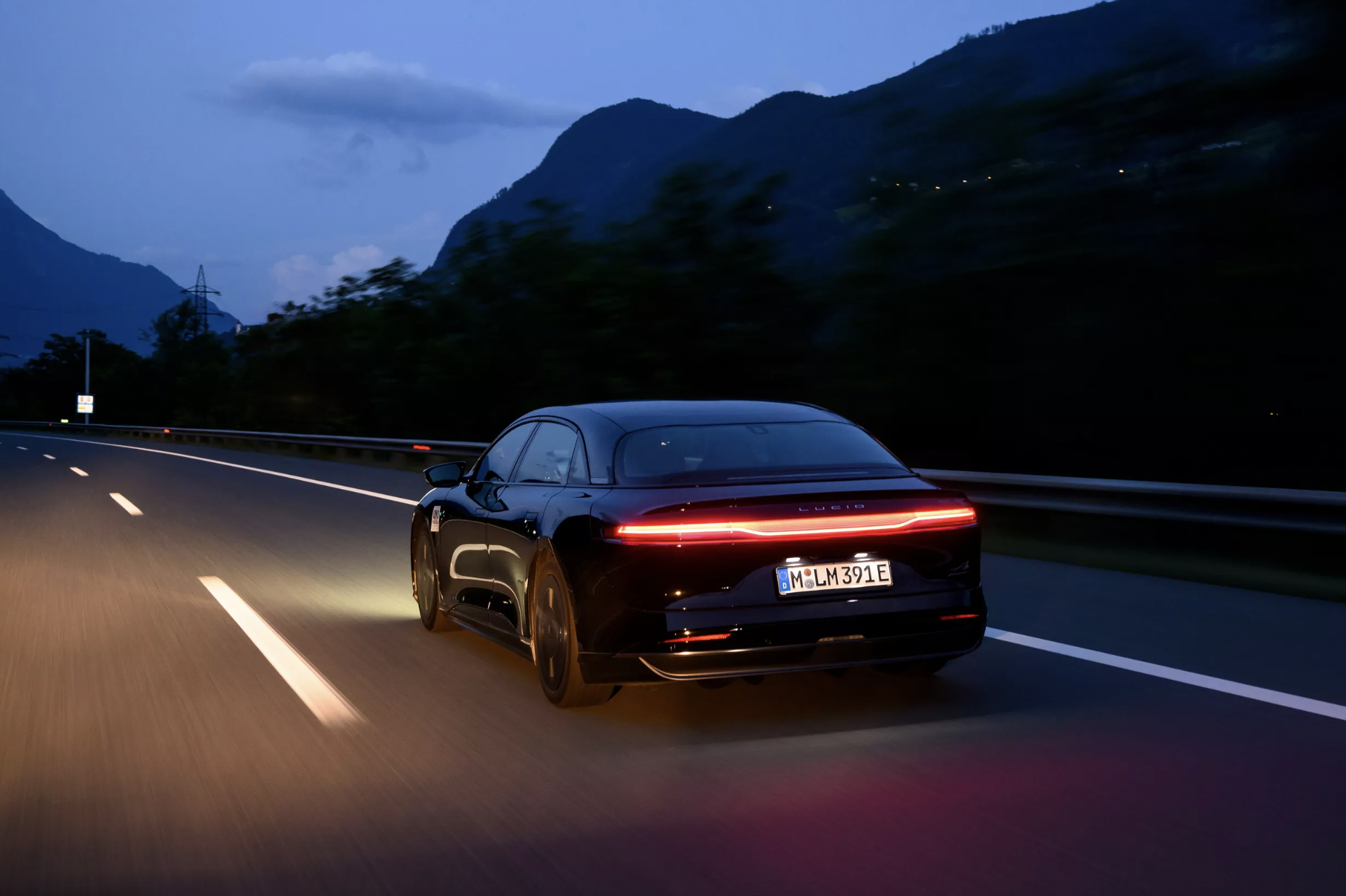 Lucid Air побил рекорд: 750 миль на одном заряде — это реально!