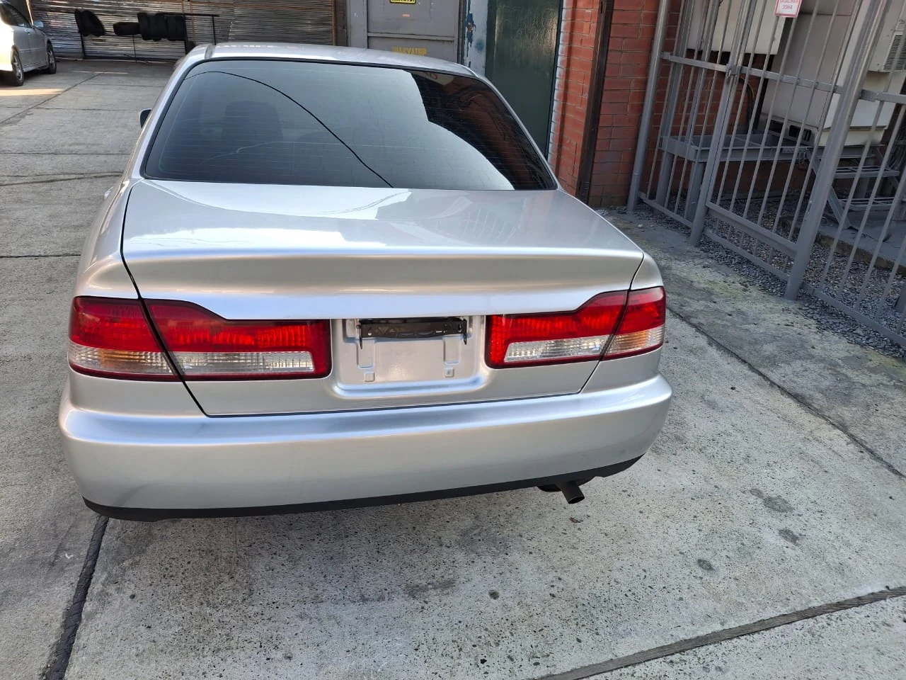 Isuzu Aska, 2001г, передний привод, автомат