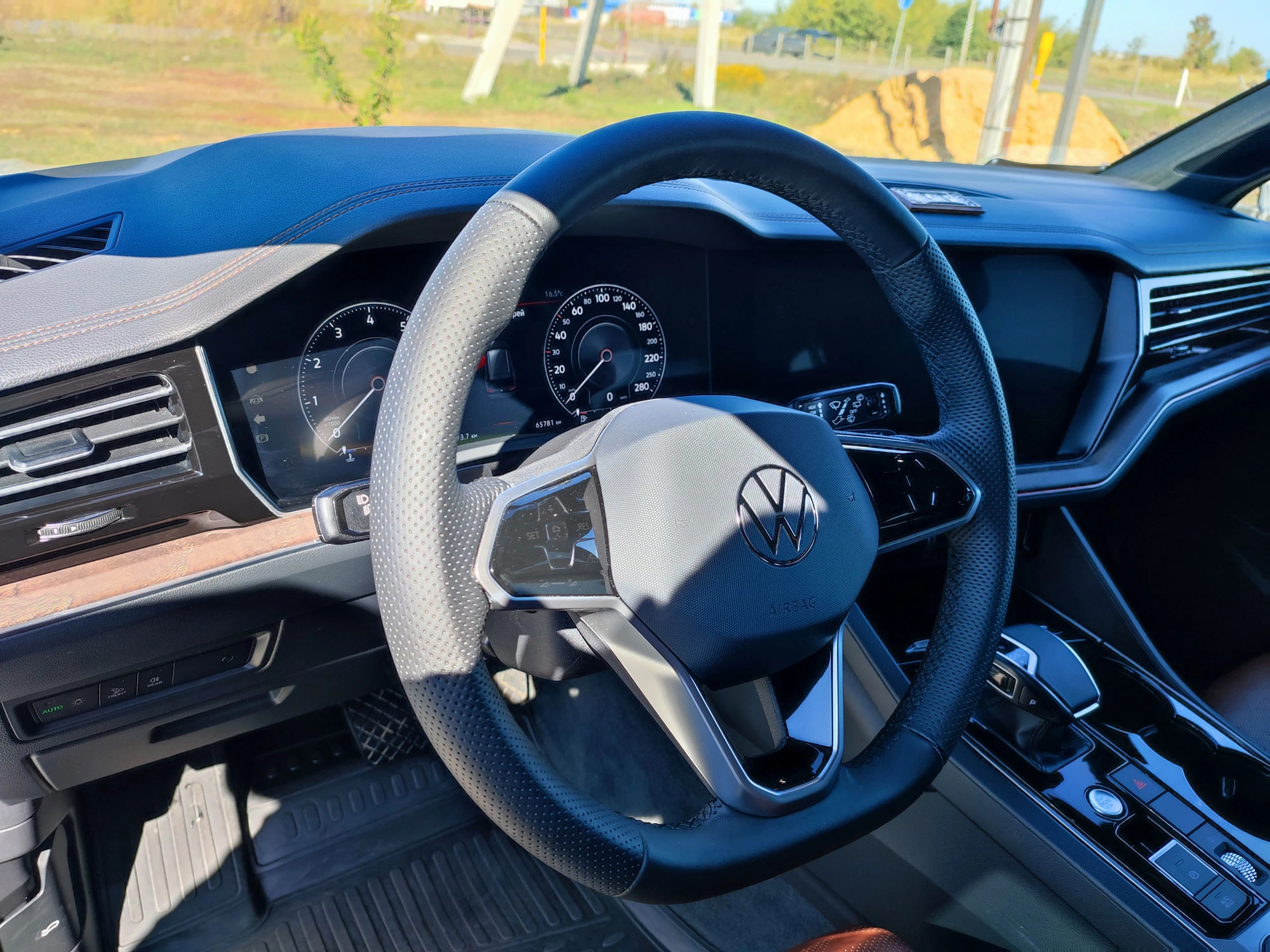 Volkswagen Touareg, 2020г, полный привод, автомат