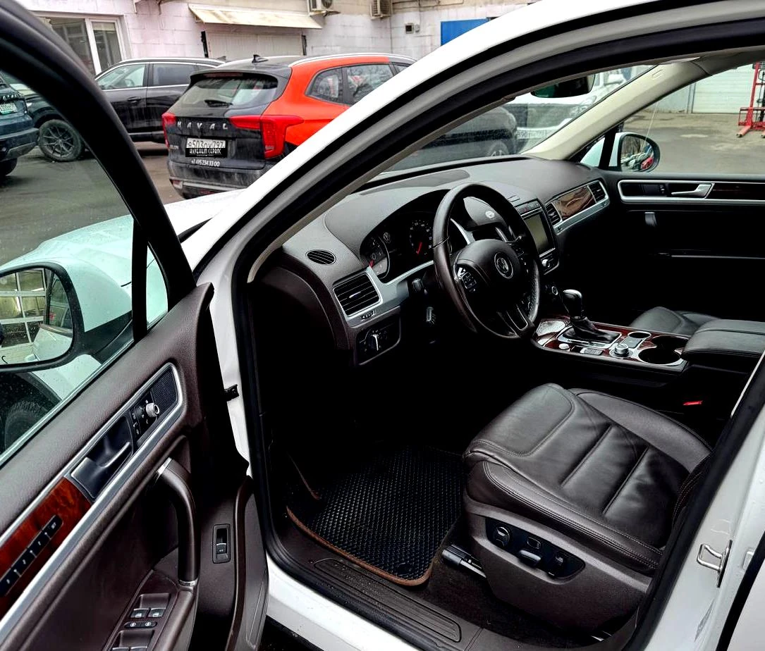 Volkswagen Touareg, 2017г, полный привод, автомат