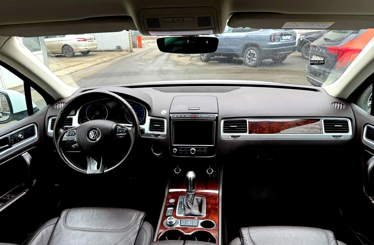 Volkswagen Touareg, 2017г, полный привод, автомат