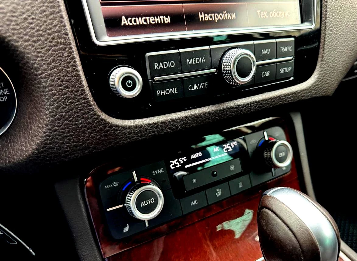 Volkswagen Touareg, 2017г, полный привод, автомат