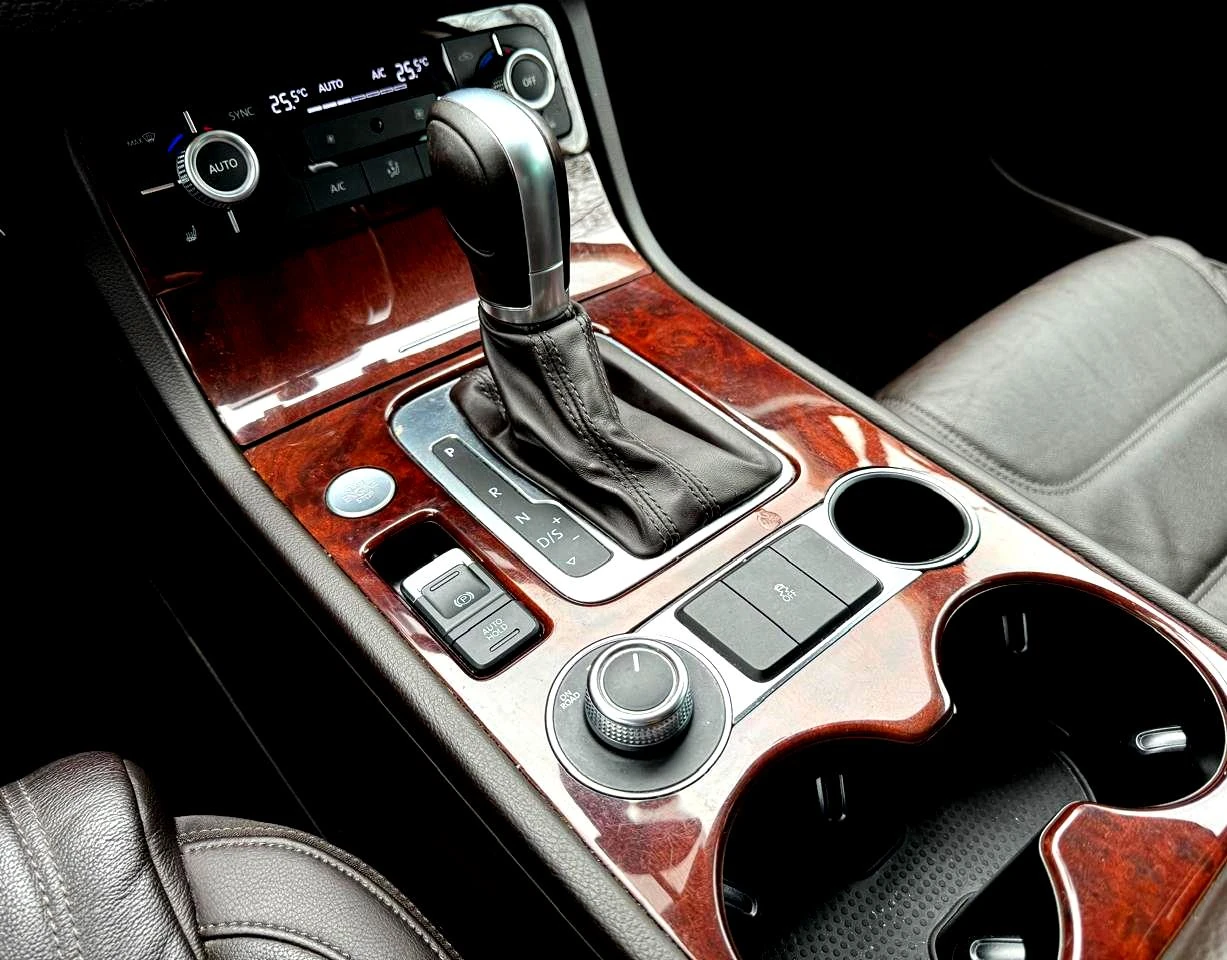 Volkswagen Touareg, 2017г, полный привод, автомат