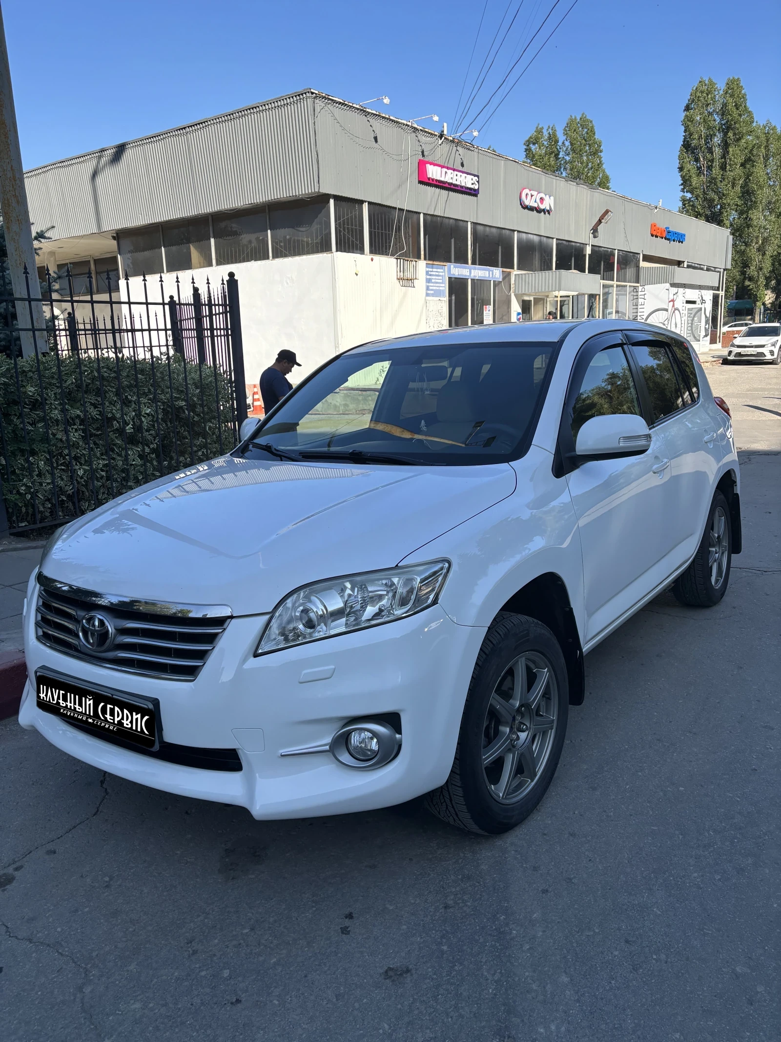 Toyota RAV4, 2012г, полный привод, вариатор