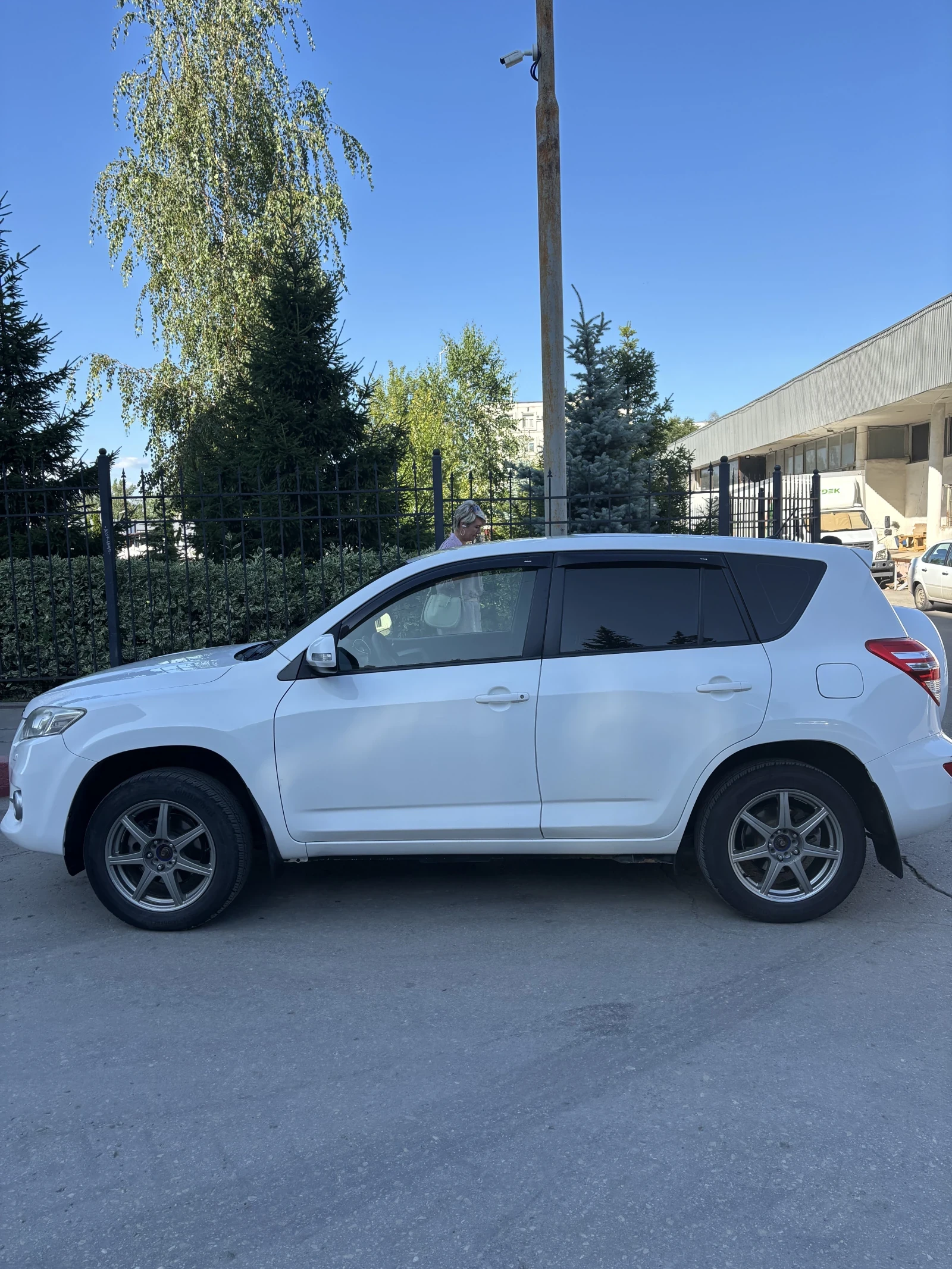 Toyota RAV4, 2012г, полный привод, вариатор