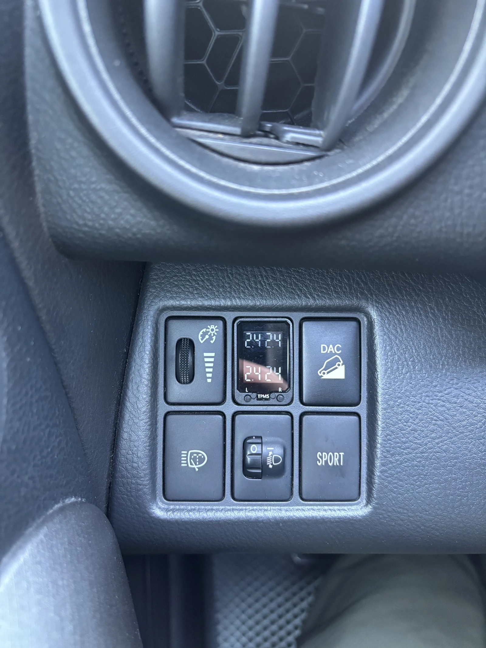 Toyota RAV4, 2012г, полный привод, вариатор