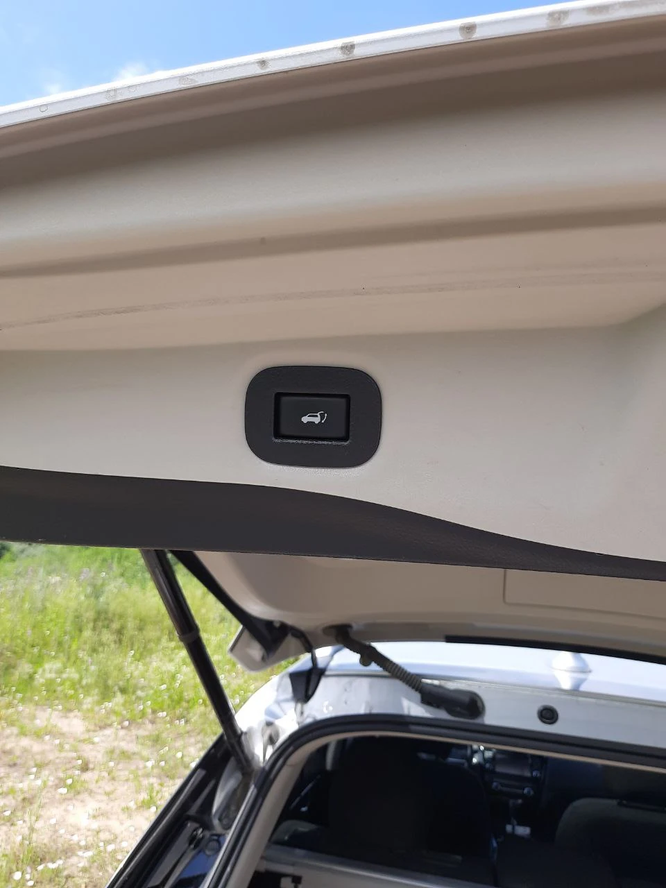 Nissan X-Trail, 2018г, передний привод, вариатор