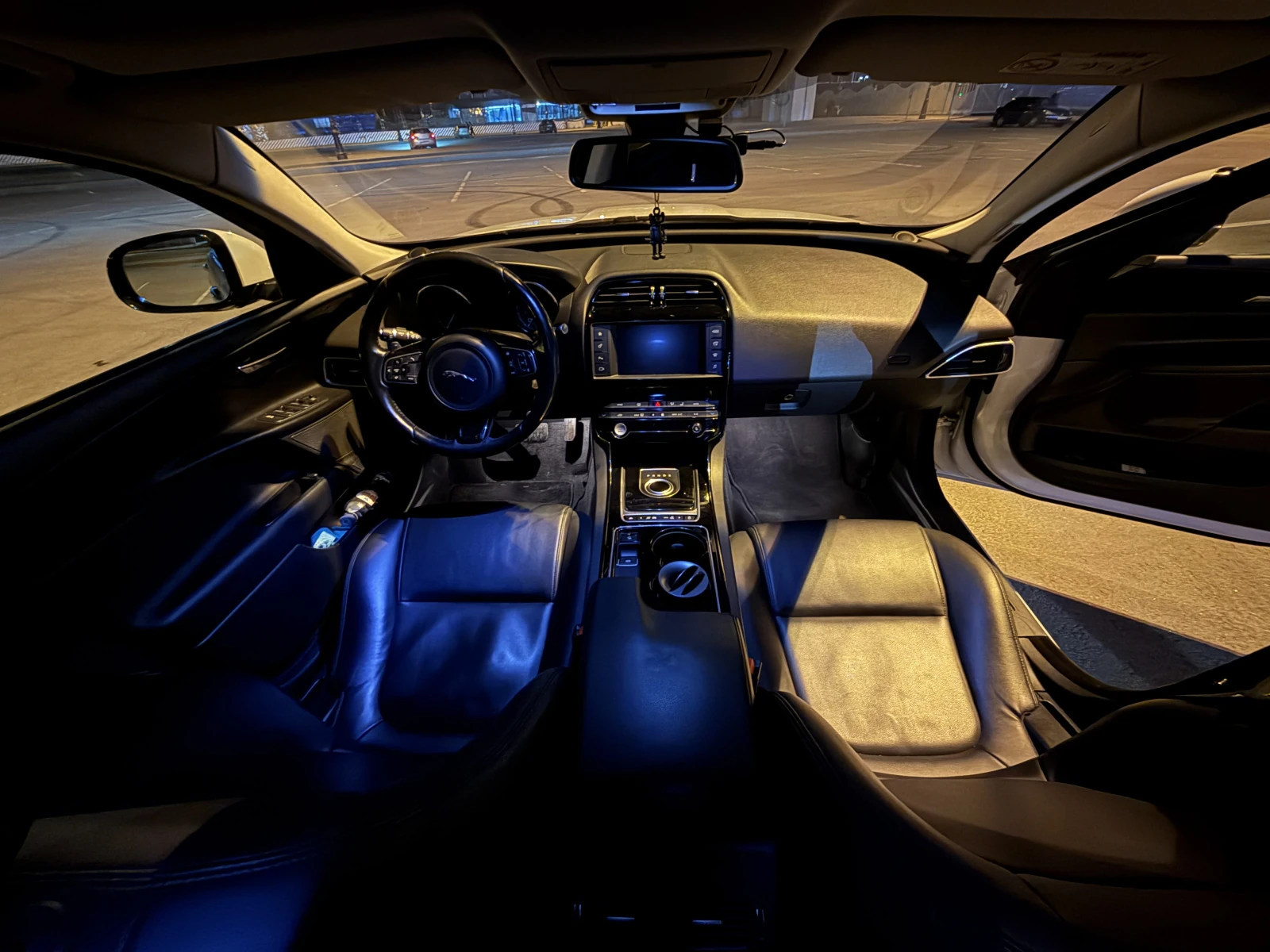 Jaguar XE, 2015г, задний привод, автомат