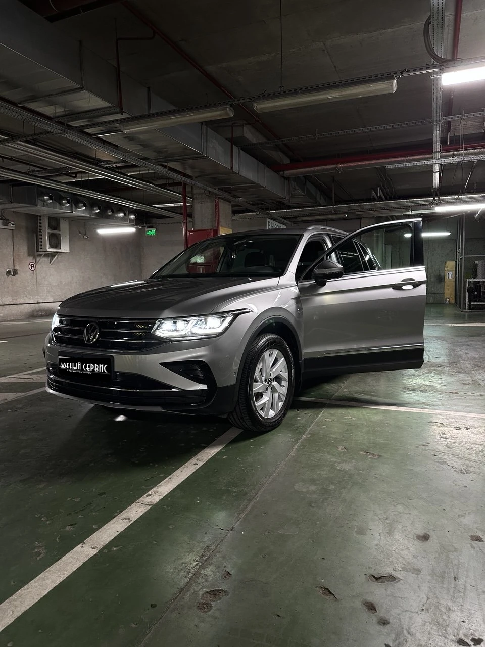 Volkswagen Tiguan, 2021г, полный привод, робот