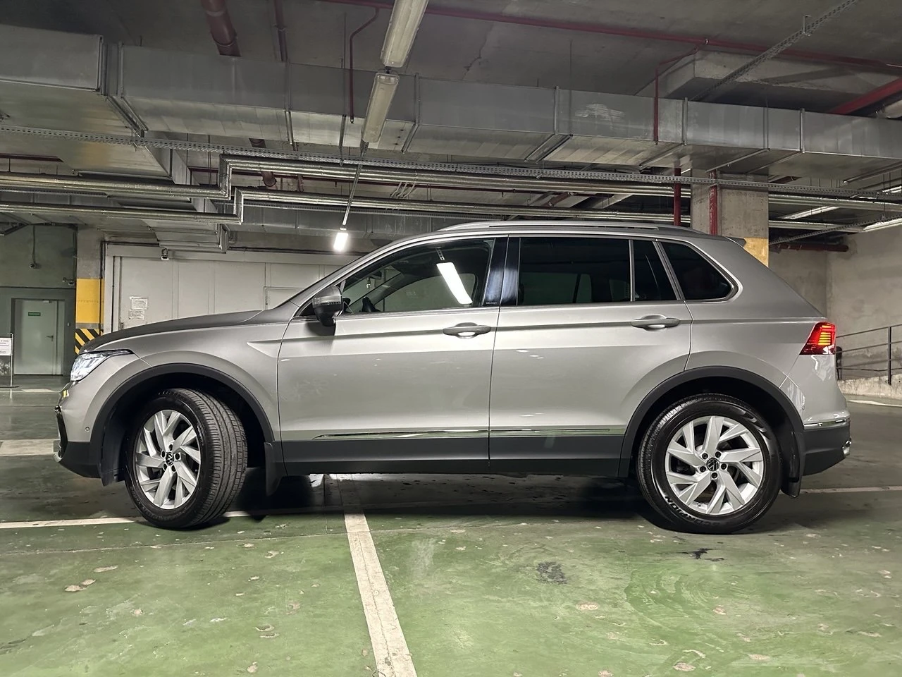 Volkswagen Tiguan, 2021г, полный привод, робот