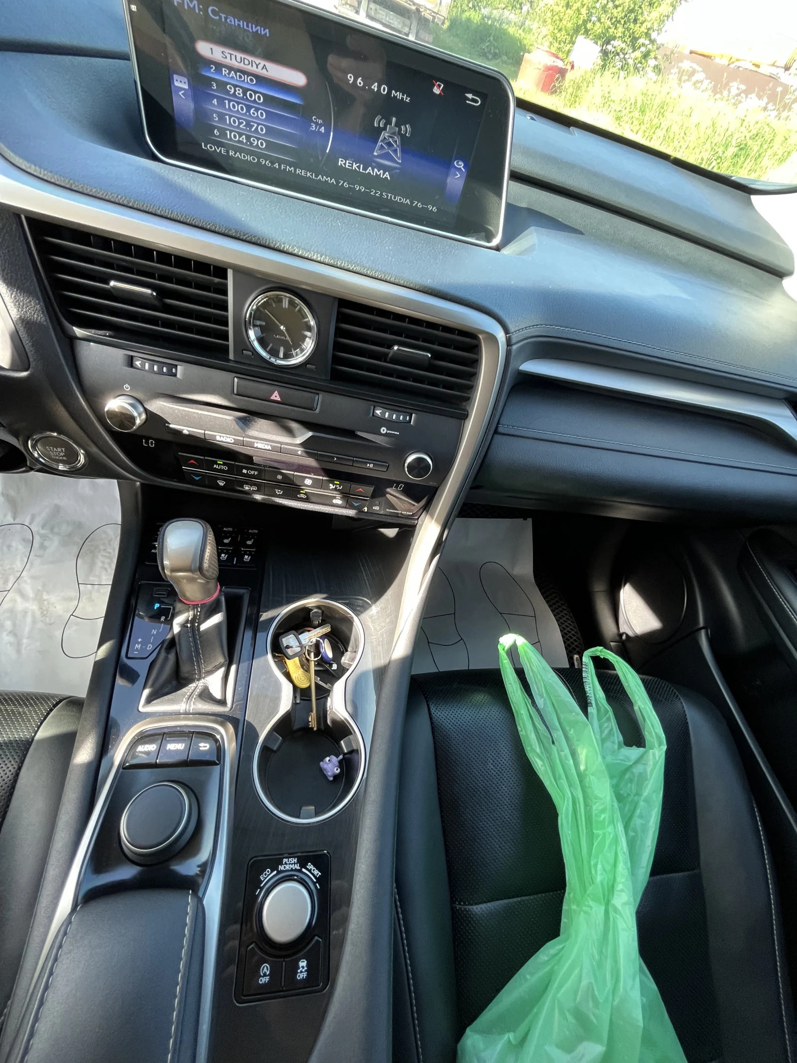 Lexus RX, 2017г, передний привод, автомат