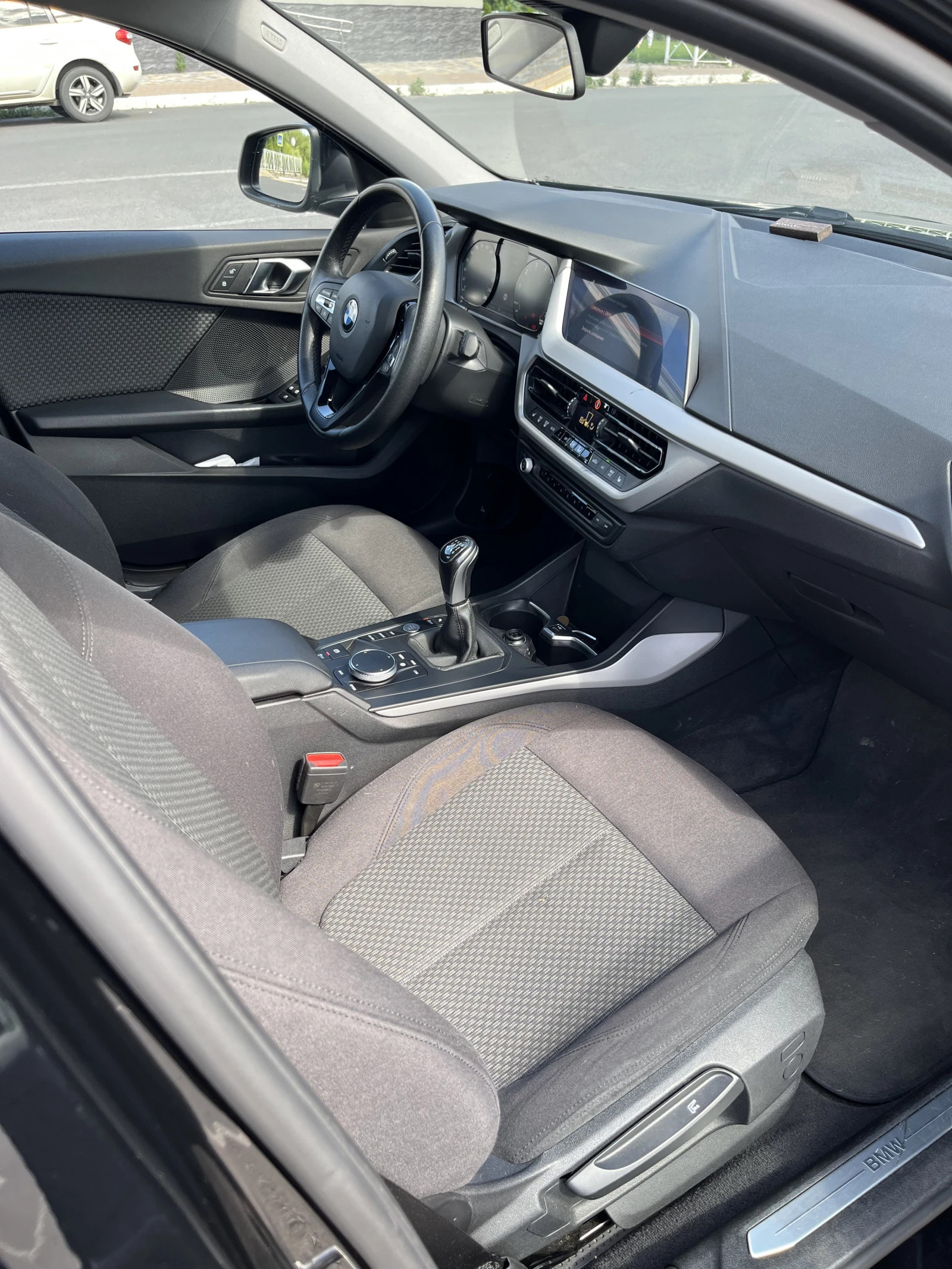 BMW 1 серии, 2020г, передний привод, механика