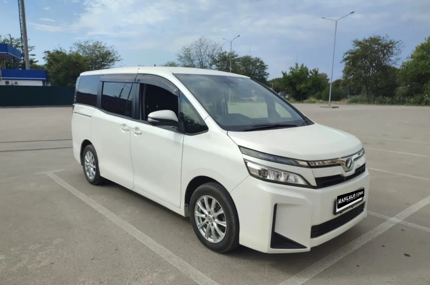 Toyota Voxy, 2017г, передний привод, вариатор