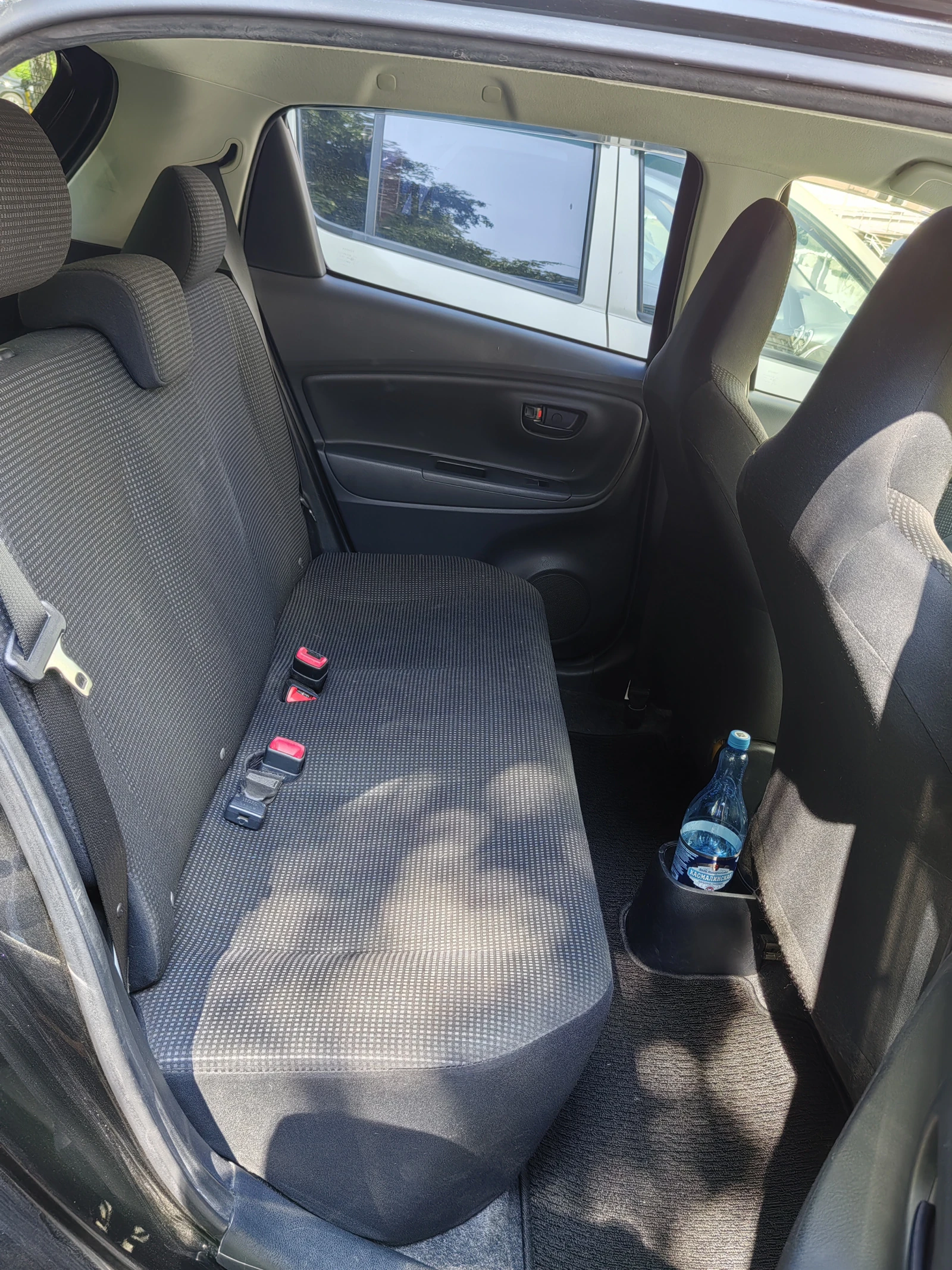 Toyota Vitz, 2015г, передний привод, вариатор